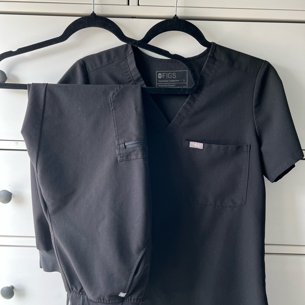 Figs Black Scrub Set